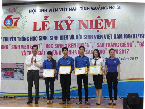 Hội Sinh viên Việt Nam tỉnh Quảng Ngãi trao danh hiệu "Sinh viên 5 tốt" cho 107 sinh viên